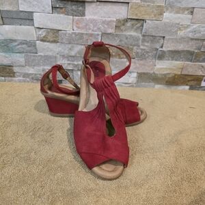 Eart Caper T-Strap Wedges